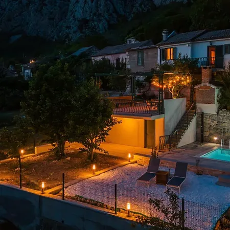 Semesterbostad House Dida Mate - Cozy House In Nature With Heated Pool