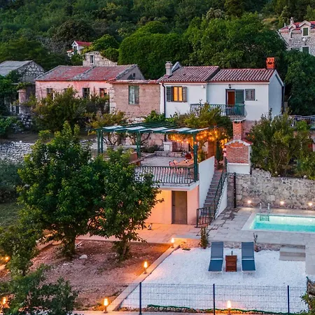 House Dida Mate - Cozy House In Nature With Heated Pool * Tučepi