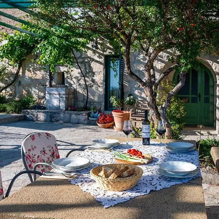 Semesterbostad House Dida Mate - Cozy House In Nature With Heated Pool *