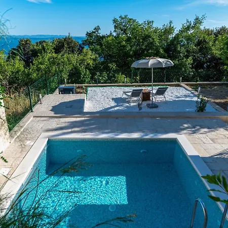 Semesterbostad House Dida Mate - Cozy House In Nature With Heated Pool