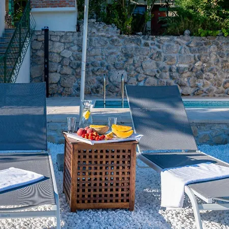 Semesterbostad House Dida Mate - Cozy House In Nature With Heated Pool