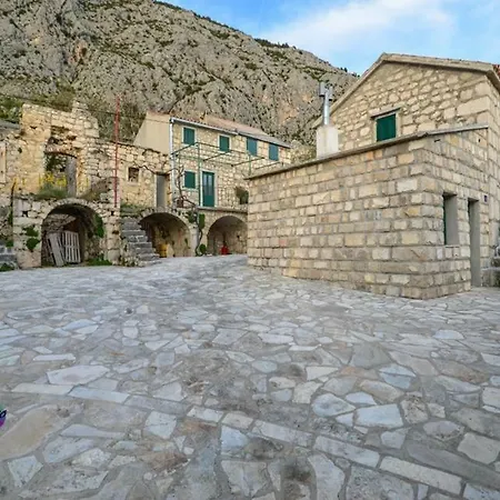 Semesterbostad House Dida Mate - Cozy House In Nature With Heated Pool